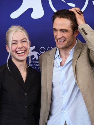 IPA88144247 - Venice, 83rd Venice International Film Festival 2026 - Day 4 - PRIMETIME photocall - Pictured: Phoebe Bridgers, Robert Pattinson  Copyright: xAlbertoxTerenghix xPoolxPhotoxEventsx08x 88144247