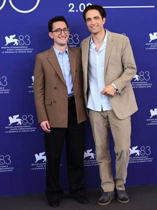 IPA88144332 - Venice, 83rd Venice International Film Festival 2026 - Day 4 - PRIMETIME photocall - Pictured: Lance Oppenheim, Robert Pattinson  Copyright: xAlbertoxTerenghix xPoolxPhotoxEventsx08x 88144332