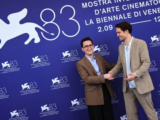 IPA88144339 - Venice, 83rd Venice International Film Festival 2026 - Day 4 - PRIMETIME photocall - Pictured: Lance Oppenheim, Robert Pattinson  Copyright: xAlbertoxTerenghix xPoolxPhotoxEventsx08x 88144339