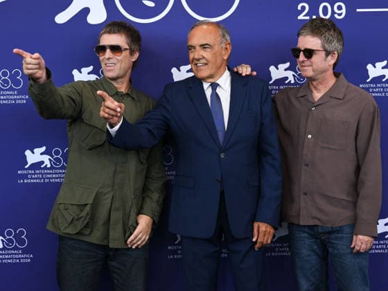 IPA88144585 - Venice, 83rd Venice International Film Festival 2026 - Day 4 - Photocall for Oasis: Don t Look Back in Anger - Pictured: Liam Gallagher, ALBERTO BARBERA, Noel Gallagher  Copyright: xAlbertoxTerenghix xPoolxPhotoxEventsx08x 88144585