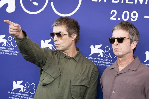 Oasis: Don t Look Back in Anger Photocall - The 83rd Venice International Film Festival VENICE, ITALY - SEPTEMBER 05: Liam Gallagher (L) and Noel Gallagher (R) attend the Oasis: Don t Look Back in Anger Photocall during the 83rd Venice International Film Festival at Palazzo del Casino on September 05, 2026 in Venice, Italy. Primo Barol Anadolu Venice Italy. Editorial use only. Please get in touch for any other usage.  Copyright: x2026xAnadoluxPrimoxBarolx