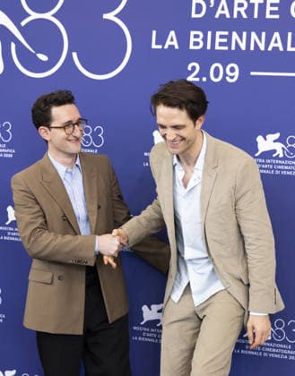 Primetime Photocall - The 83rd Venice International Film Festival VENICE, ITALY - SEPTEMBER 05: Director Lance Oppenheim (L) and Robert Pattinson (R) attend the Primetime Photocall during the 83rd Venice International Film Festival at Palazzo del Casino on September 05, 2026 in Venice, Italy. Primo Barol Anadolu Venice Italy. Editorial use only. Please get in touch for any other usage.  Copyright: x2026xAnadoluxPrimoxBarolx