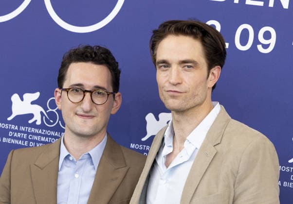 Primetime Photocall - The 83rd Venice International Film Festival VENICE, ITALY - SEPTEMBER 05: Director Lance Oppenheim (L) and Robert Pattinson (R) attend the Primetime Photocall during the 83rd Venice International Film Festival at Palazzo del Casino on September 05, 2026 in Venice, Italy. Primo Barol Anadolu Venice Italy. Editorial use only. Please get in touch for any other usage.  Copyright: x2026xAnadoluxPrimoxBarolx