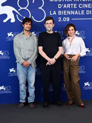 IPA88146475 - Venice, 83rd Venice International Film Festival 2026 - Day 4. Photocall for the film It Will Happen Tonight. Pictured: Louis Garrel, Nanni Moretti, Jasmine Trinca  Copyright: xAlbertoxTerenghix xPoolxPhotoxEventsx08x 88146475