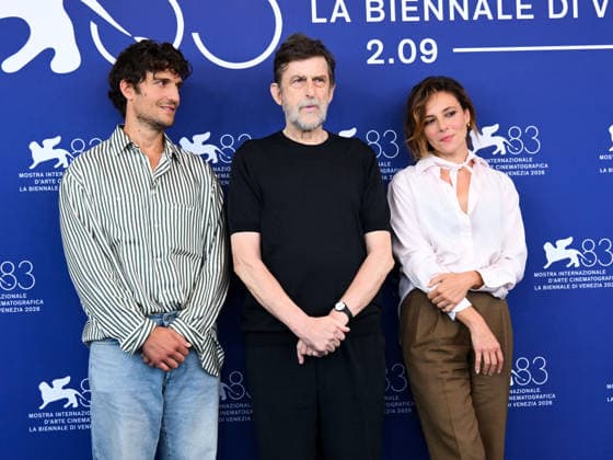 IPA88146487 - Venice, 83rd Venice International Film Festival 2026 - Day 4. Photocall for the film It Will Happen Tonight. Pictured: Louis Garrel, Nanni Moretti, Jasmine Trinca  Copyright: xAlbertoxTerenghix xPoolxPhotoxEventsx08x 88146487