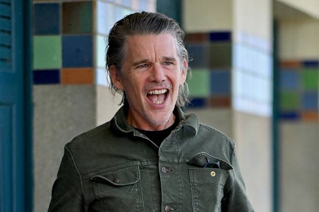 Deauville Ethan Hawke Photocall FC Ethan Hawke poses for the photographers after he unveiled his cabin sign as a tribute for her career along the Promenade des Planches at the 52nd Deauville American Film Festival on September 05, 2026 in Deauville, France. Photo by Franck Castel ABACAPRESS.COM Deauville  Copyright: xCastelxFranck ABACAx