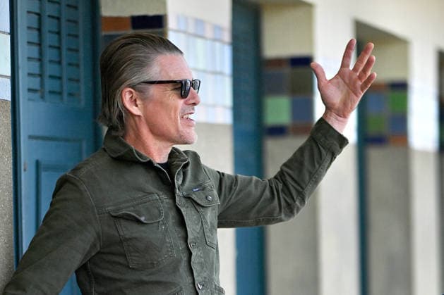 Deauville Ethan Hawke Photocall FC Ethan Hawke poses for the photographers after he unveiled his cabin sign as a tribute for her career along the Promenade des Planches at the 52nd Deauville American Film Festival on September 05, 2026 in Deauville, France. Photo by Franck Castel ABACAPRESS.COM Deauville  Copyright: xCastelxFranck ABACAx