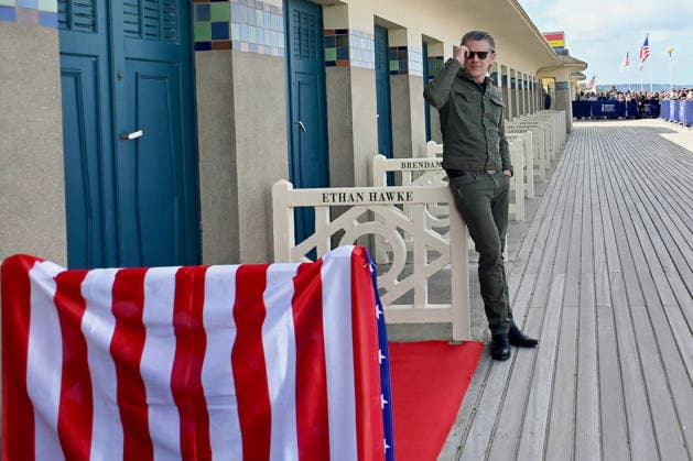 Deauville Ethan Hawke Photocall FC Ethan Hawke poses for the photographers after he unveiled his cabin sign as a tribute for her career along the Promenade des Planches at the 52nd Deauville American Film Festival on September 05, 2026 in Deauville, France. Photo by Franck Castel ABACAPRESS.COM Deauville  Copyright: xCastelxFranck ABACAx