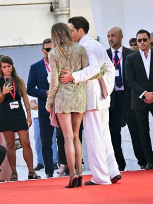 IPA88149511 - Venice, 83rd Venice International Film Festival 2026 - Night 4 - Primetime Red Carpet - Pictured: Robert Pattinson, Suki Waterhouse  Copyright: xManuelexMangiarottix xPoolxPhotoxEventsx08x 88149511
