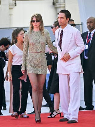 IPA88149520 - Venice, 83rd Venice International Film Festival 2026 - Night 4 - Primetime Red Carpet - Pictured: Robert Pattinson, Suki Waterhouse  Copyright: xManuelexMangiarottix xPoolxPhotoxEventsx08x 88149520