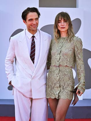 IPA88150181 - Venice, 83rd Venice International Film Festival 2026 - Night 4 - Primetime Red Carpet - Pictured: Suki Waterhouse, Robert Pattinson  Copyright: xManuelexMangiarottix xPoolxPhotoxEventsx08x 88150181