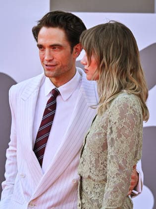 IPA88150198 - Venice, 83rd Venice International Film Festival 2026 - Night 4 - Primetime Red Carpet - Pictured: Suki Waterhouse, Robert Pattinson  Copyright: xManuelexMangiarottix xPoolxPhotoxEventsx08x 88150198