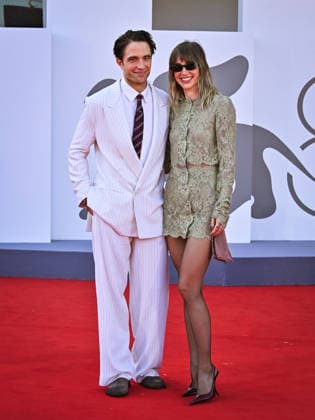 IPA88150283 - Venice, 83rd Venice International Film Festival 2026 - Night 4 - Primetime Red Carpet - Pictured: Suki Waterhouse, Robert Pattinson  Copyright: xManuelexMangiarottix xPoolxPhotoxEventsx08x 88150283