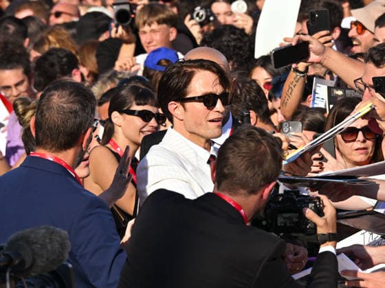 IPA88151053 - Venice, 83rd Venice International Film Festival 2026 - Night 4 - Primetime Red Carpet - Pictured: Robert Pattinson among fans  Copyright: xManuelexMangiarottix xPoolxPhotoxEventsx08x 88151053