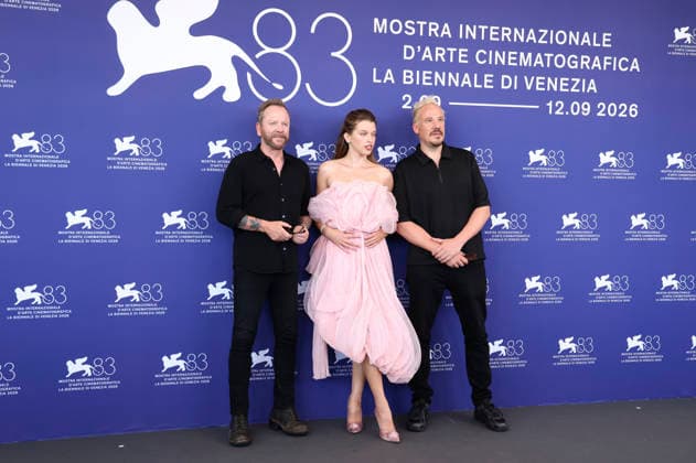 Kiefer Sutherland, Ever Anderson, and Barthelemy Grossmann at the photo call for the film *Father Joe* at the 2026 Venice Biennale—the 83rd Venice International Film Festival—at the Palazzo del Casino in Venice, September 5, 2026 Foto:xD.xBedrosianx xFuturexImagex joe_6937
