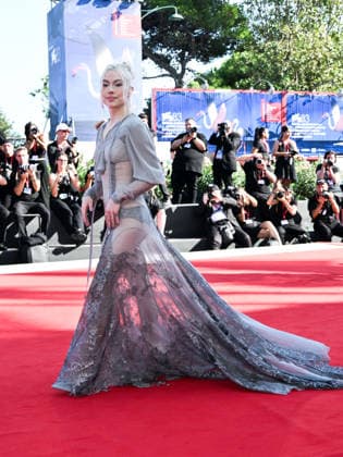 IPA88152257 - Venice, 83rd Venice International Film Festival 2026 - Night 4. Red carpet event for the film Primetime. Pictured: Phoebe Bridgers  Copyright: xSimonexComix xPoolxPhotoxEventsx08x 88152257