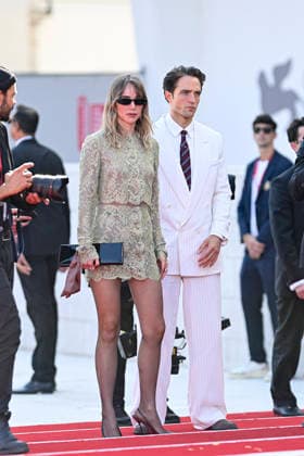 Robert Pattinson and his girlfriend Suki Waterhouse at the premiere of *Primetime* during the 83rd Venice International Film Festival (Mostra) in Venice, Italy, on September 5, 2026. Pierre Perusseau, Bestimage. Robert Pattinson and Suki Waterhouse attend the *Primetime* screening during the 83rd Venice International Film Festival at the Sala Grande on September 5, 2026, in Venice, Italy. Venice, Italy  Copyright: xPierrexPerusseaux xBestimagexPierrexPerusseaux xBestimagex