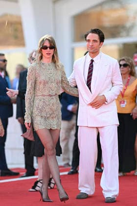 Robert Pattinson and his girlfriend Suki Waterhouse at the premiere of *Primetime* during the 83rd Venice International Film Festival (Mostra) in Venice, Italy, on September 5, 2026. Pierre Perusseau, Bestimage. Robert Pattinson and Suki Waterhouse attend the *Primetime* screening during the 83rd Venice International Film Festival at the Sala Grande on September 5, 2026, in Venice, Italy. Venice, Italy  Copyright: xPierrexPerusseaux xBestimagexPierrexPerusseaux xBestimagex