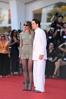 Robert Pattinson and his girlfriend Suki Waterhouse at the premiere of *Primetime* during the 83rd Venice International Film Festival (Mostra) in Venice, Italy, on September 5, 2026. Pierre Perusseau, Bestimage. Robert Pattinson and Suki Waterhouse attend the *Primetime* screening during the 83rd Venice International Film Festival at the Sala Grande on September 5, 2026, in Venice, Italy. Venice, Italy  Copyright: xPierrexPerusseaux xBestimagexPierrexPerusseaux xBestimagex