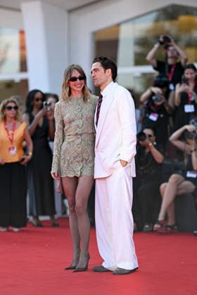 Robert Pattinson and his girlfriend Suki Waterhouse at the premiere of *Primetime* during the 83rd Venice International Film Festival (Mostra) in Venice, Italy, on September 5, 2026. Pierre Perusseau, Bestimage. Robert Pattinson and Suki Waterhouse attend the *Primetime* screening during the 83rd Venice International Film Festival at the Sala Grande on September 5, 2026, in Venice, Italy. Venice, Italy  Copyright: xPierrexPerusseaux xBestimagexPierrexPerusseaux xBestimagex