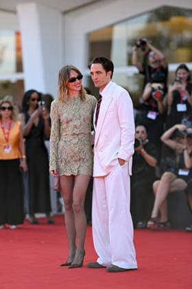 Robert Pattinson and his girlfriend Suki Waterhouse at the premiere of *Primetime* during the 83rd Venice International Film Festival (Mostra) in Venice, Italy, on September 5, 2026. Pierre Perusseau, Bestimage. Robert Pattinson and Suki Waterhouse attend the *Primetime* screening during the 83rd Venice International Film Festival at the Sala Grande on September 5, 2026, in Venice, Italy. Venice, Italy  Copyright: xPierrexPerusseaux xBestimagexPierrexPerusseaux xBestimagex