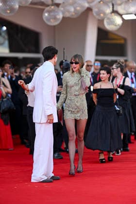Robert Pattinson and his girlfriend Suki Waterhouse at the premiere of *Primetime* during the 83rd Venice International Film Festival (Mostra) in Venice, Italy, on September 5, 2026. Pierre Perusseau, Bestimage. Robert Pattinson and Suki Waterhouse attend the *Primetime* screening during the 83rd Venice International Film Festival at the Sala Grande on September 5, 2026, in Venice, Italy. Venice, Italy  Copyright: xPierrexPerusseaux xBestimagexPierrexPerusseaux xBestimagex