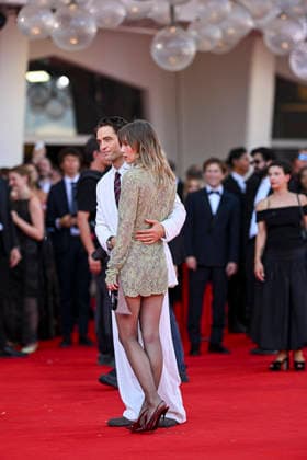 Robert Pattinson and his girlfriend Suki Waterhouse at the premiere of *Primetime* during the 83rd Venice International Film Festival (Mostra) in Venice, Italy, on September 5, 2026. Pierre Perusseau, Bestimage. Robert Pattinson and Suki Waterhouse attend the *Primetime* screening during the 83rd Venice International Film Festival at the Sala Grande on September 5, 2026, in Venice, Italy. Venice, Italy  Copyright: xPierrexPerusseaux xBestimagexPierrexPerusseaux xBestimagex