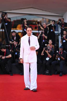 Robert Pattinson at the premiere of *Primetime* during the 83rd Venice International Film Festival (Mostra) in Venice, Italy, on September 5, 2026. Pierre Perusseau, Bestimage. Robert Pattinson waits for the *Primetime* screening during the 83rd Venice International Film Festival at the Sala Grande on September 5, 2026, in Venice, Italy. Venice, Italy  Copyright: xPierrexPerusseaux xBestimagexPierrexPerusseaux xBestimagex