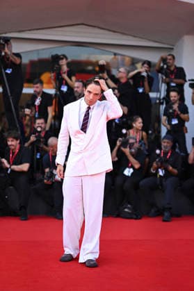 Robert Pattinson at the premiere of *Primetime* during the 83rd Venice International Film Festival (Mostra) in Venice, Italy, on September 5, 2026. Pierre Perusseau, Bestimage. Robert Pattinson waits for the *Primetime* screening during the 83rd Venice International Film Festival at the Sala Grande on September 5, 2026, in Venice, Italy. Venice, Italy  Copyright: xPierrexPerusseaux xBestimagexPierrexPerusseaux xBestimagex