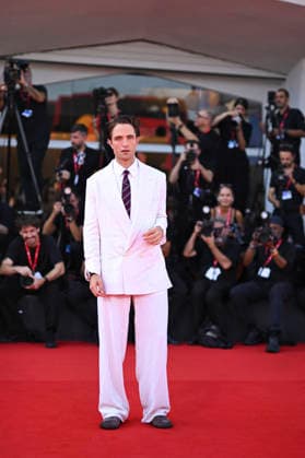 Robert Pattinson at the premiere of *Primetime* during the 83rd Venice International Film Festival (Mostra) in Venice, Italy, on September 5, 2026. Pierre Perusseau, Bestimage. Robert Pattinson waits for the *Primetime* screening during the 83rd Venice International Film Festival at the Sala Grande on September 5, 2026, in Venice, Italy. Venice, Italy  Copyright: xPierrexPerusseaux xBestimagexPierrexPerusseaux xBestimagex