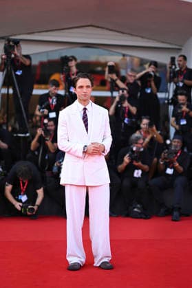 Robert Pattinson at the premiere of *Primetime* during the 83rd Venice International Film Festival (Mostra) in Venice, Italy, on September 5, 2026. Pierre Perusseau, Bestimage. Robert Pattinson waits for the *Primetime* screening during the 83rd Venice International Film Festival at the Sala Grande on September 5, 2026, in Venice, Italy. Venice, Italy  Copyright: xPierrexPerusseaux xBestimagexPierrexPerusseaux xBestimagex
