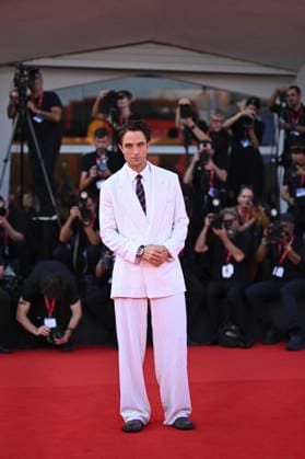 Robert Pattinson at the premiere of *Primetime* during the 83rd Venice International Film Festival (Mostra) in Venice, Italy, on September 5, 2026. Pierre Perusseau, Bestimage. Robert Pattinson waits for the *Primetime* screening during the 83rd Venice International Film Festival at the Sala Grande on September 5, 2026, in Venice, Italy. Venice, Italy  Copyright: xPierrexPerusseaux xBestimagexPierrexPerusseaux xBestimagex