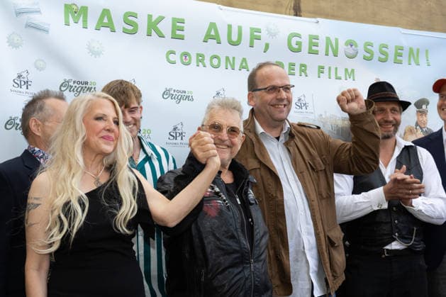 September 5, 2026, Film Premiere, *Maske auf Genossen* Front row, from left: Sandra Peter, producer of *Maske auf Genossen*; Martin Semmelrogge, actor (Mr. Glück, the pharmacist); Heintje Peter, director of *Maske auf Genossen*; Markneukirchen Harmonie Lichtspiele, Saxony, Germany