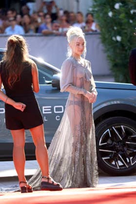 Phoebe Bridgers at the premiere of the film *Primetime* at the 2023 Venice Biennale—the 83rd Venice International Film Festival—at the Palazzo del Cinema in Venice, September 5, 2026 Foto:xD.xBedrosianx xFuturexImagex priemtime_prem_6907