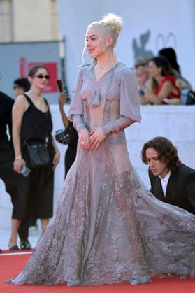 Phoebe Bridgers at the premiere of the film *Primetime* at the 2023 Venice Biennale—the 83rd Venice International Film Festival—at the Palazzo del Cinema in Venice, September 5, 2026 Foto:xD.xBedrosianx xFuturexImagex priemtime_prem_6914