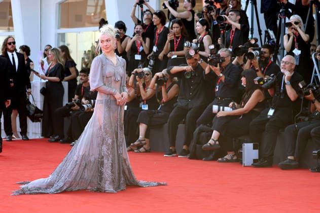 Phoebe Bridgers at the premiere of the film *Primetime* at the 2023 Venice Biennale—the 83rd Venice International Film Festival—at the Palazzo del Cinema in Venice, September 5, 2026 Foto:xD.xBedrosianx xFuturexImagex priemtime_prem_6918