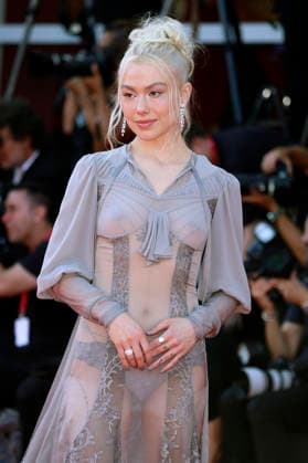 Phoebe Bridgers at the premiere of the film *Primetime* at the 2023 Venice Biennale—the 83rd Venice International Film Festival—at the Palazzo del Cinema in Venice, September 5, 2026 Foto:xD.xBedrosianx xFuturexImagex priemtime_prem_6925