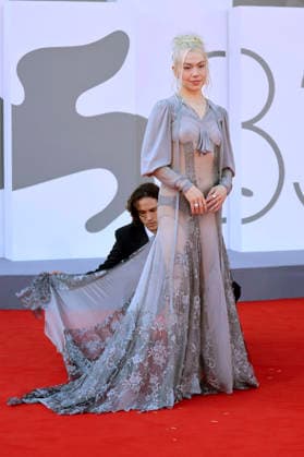 Phoebe Bridgers at the premiere of the film *Primetime* at the 2023 Venice Biennale—the 83rd Venice International Film Festival—at the Palazzo del Cinema in Venice, September 5, 2026 Foto:xD.xBedrosianx xFuturexImagex priemtime_prem_6928