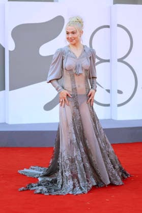 Phoebe Bridgers at the premiere of the film *Primetime* at the 2023 Venice Biennale—the 83rd Venice International Film Festival—at the Palazzo del Cinema in Venice, September 5, 2026 Foto:xD.xBedrosianx xFuturexImagex priemtime_prem_6930