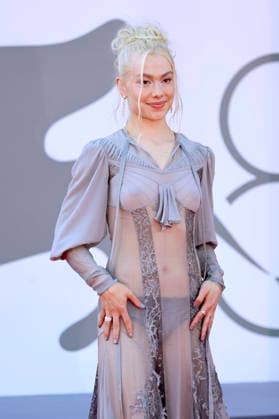 Phoebe Bridgers at the premiere of the film *Primetime* at the 2023 Venice Biennale—the 83rd Venice International Film Festival—at the Palazzo del Cinema in Venice, September 5, 2026 Foto:xD.xBedrosianx xFuturexImagex priemtime_prem_6933