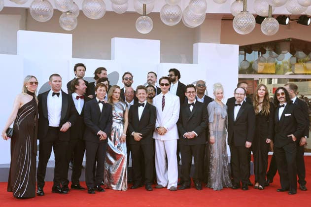 AJ Bourscheid, Skyler Gisondo, Merritt Wever, Robert Pattinson, Lance Oppenheim, Phoebe Bridgers, Ari Aster, Brighton McCloskey, Ajon Singh, and Bokeem Woodbine with the cast and crew at the premiere of the feature film *Primetime* at the 2023 Venice Biennale—the 83rd Venice International Film Festival—at the Palazzo del Cinema in Venice, September 5, 2026 Foto:xD.xBedrosianx xFuturexImagex priemtime_prem_6987