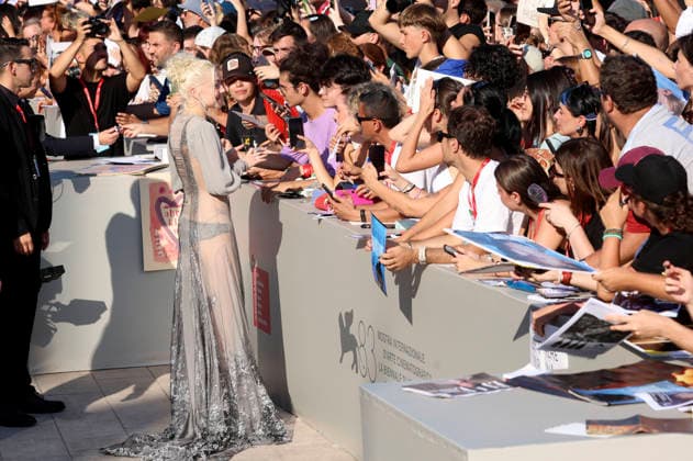 Phoebe Bridgers at the premiere of the film *Primetime* at the 2023 Venice Biennale—the 83rd Venice International Film Festival—at the Palazzo del Cinema in Venice, September 5, 2026 Foto:xD.xBedrosianx xFuturexImagex priemtime_prem_6988