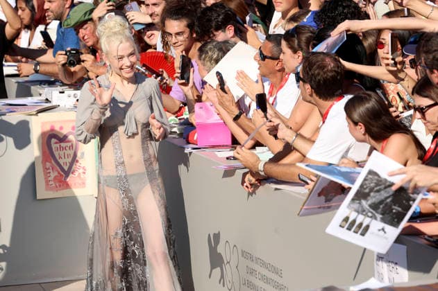 Phoebe Bridgers at the premiere of the film *Primetime* at the 2023 Venice Biennale—the 83rd Venice International Film Festival—at the Palazzo del Cinema in Venice, September 5, 2026 Foto:xD.xBedrosianx xFuturexImagex priemtime_prem_6990