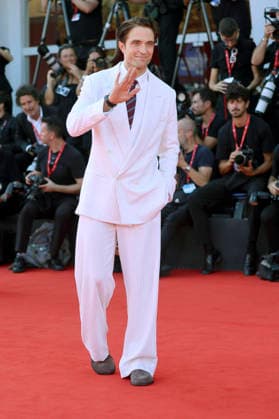 Robert Pattinson at the premiere of the film *Primetime* at the 2023 Venice Biennale—the 83rd Venice International Film Festival—at the Palazzo del Cinema in Venice, September 5, 2026 Foto:xD.xBedrosianx xFuturexImagex priemtime_prem_6962