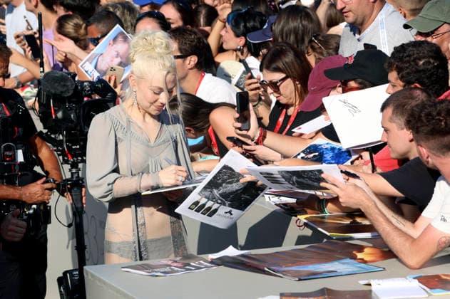 Phoebe Bridgers at the premiere of the film *Primetime* at the 2023 Venice Biennale—the 83rd Venice International Film Festival—at the Palazzo del Cinema in Venice, September 5, 2026 Foto:xD.xBedrosianx xFuturexImagex priemtime_prem_6992