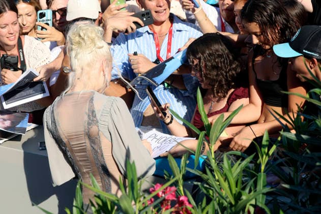 Phoebe Bridgers at the premiere of the film *Primetime* at the 2023 Venice Biennale—the 83rd Venice International Film Festival—at the Palazzo del Cinema in Venice, September 5, 2026 Foto:xD.xBedrosianx xFuturexImagex priemtime_prem_6993