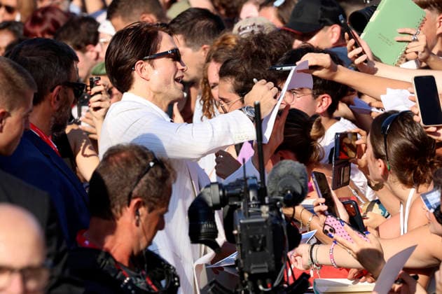 Robert Pattinson at the premiere of the film *Primetime* at the 2023 Venice Biennale—the 83rd Venice International Film Festival—at the Palazzo del Cinema in Venice, September 5, 2026 Foto:xD.xBedrosianx xFuturexImagex priemtime_prem_6997
