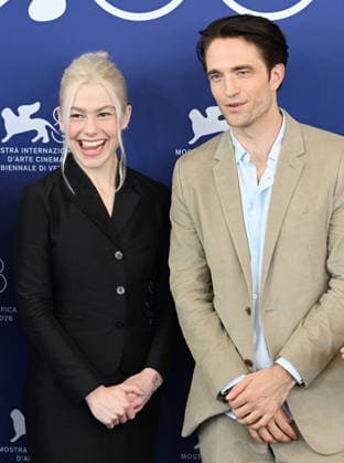 Cast at Primetime Photocall during the 83rd Venice International Film Festival at Palazzo del Casino Featuring: Phoebe Bridges and Robert Pattinson Where: Venice, Italy When: 05 Sep 2026 Credit: Cover Images EDITORIAL USE ONLY. NOT FOR USE BY NEWSPAPERS BASED IN THE UK. Copyright: xx coverimg55983140