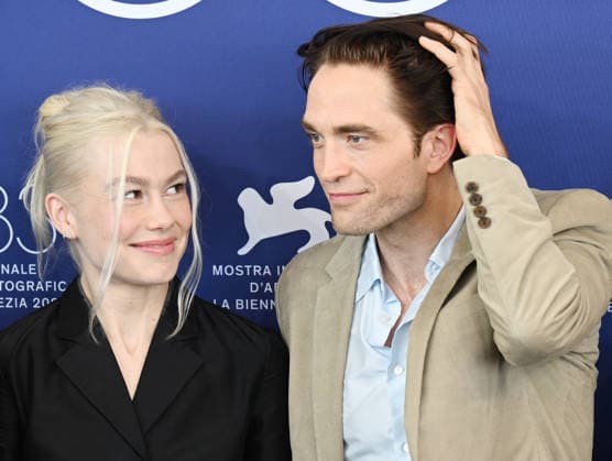 Cast at Primetime Photocall during the 83rd Venice International Film Festival at Palazzo del Casino Featuring: Phoebe Bridges and Robert Pattinson Where: Venice, Italy When: 05 Sep 2026 Credit: Cover Images EDITORIAL USE ONLY. NOT FOR USE BY NEWSPAPERS BASED IN THE UK. Copyright: xx coverimg55983145
