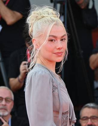 Red Carpet for the film Primetime at the 2026 Venice Film Festival Red Carpet for the film Primetime at the 2026 Venice Film Festival. 05 Sep 2026 Pictured: Phoebe Bridgers.  Copyright: xThexMegaxAgencyxMEGAx